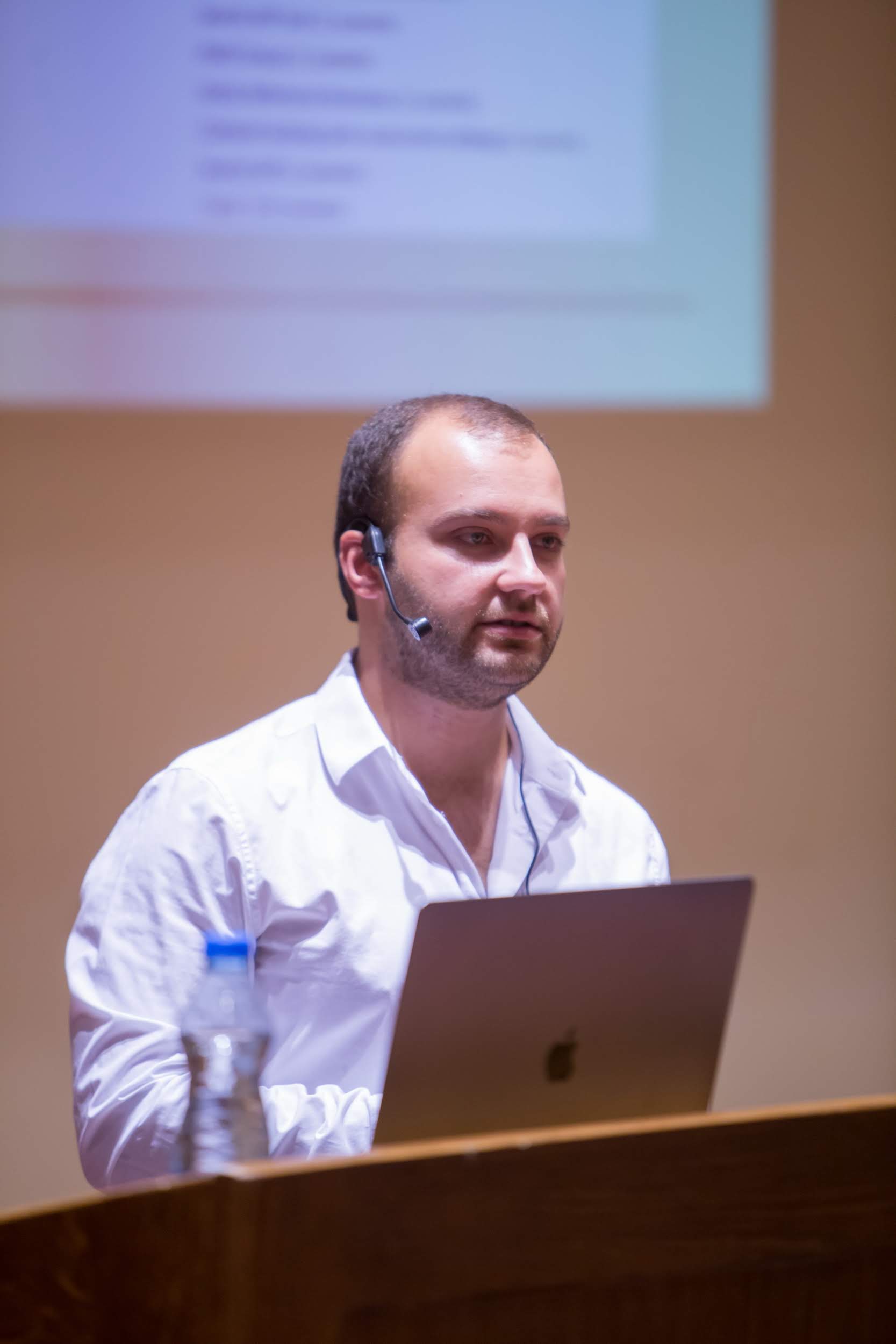 Hristo talks about Entity API and his contribution at DrupalCamp Pannonia - Photo by Zoran "Zox Studio" Vukmanov