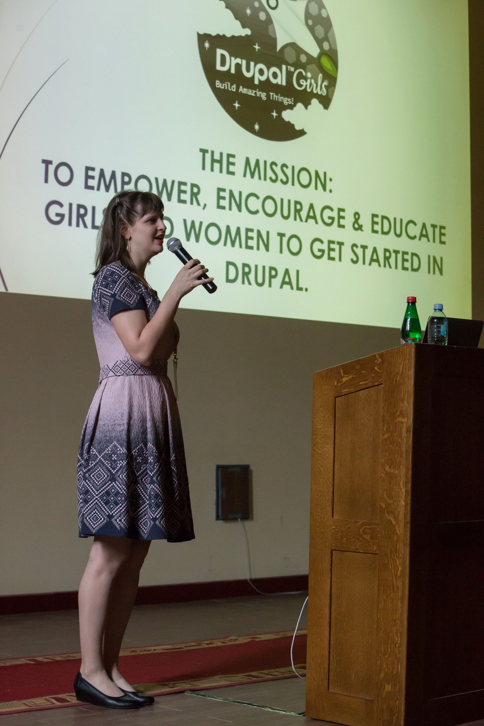 Maria talks about the Drupal Girls and its mission at DrupalCamp Pannonia - Photo by Zoran "Zox Studio" Vukmanov